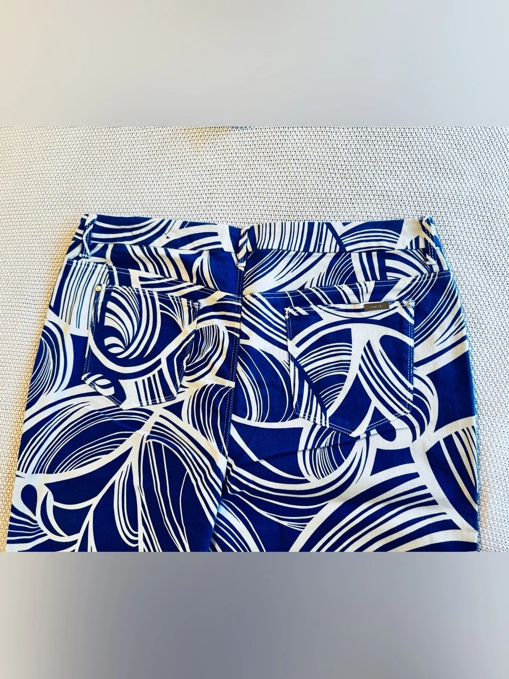 CHICO’S So Slimming Blue & White Abstract Cropped Ankle Jeans Pants — #LHP